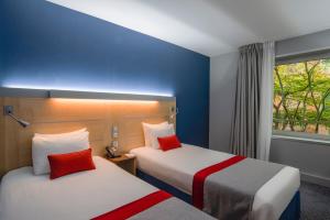 Hotels Holiday Inn Express Paris-Canal De La Villette, an IHG Hotel : photos des chambres