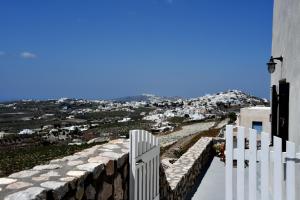 Villa Thirassia with Sea View and Private Outdoor Hot tub