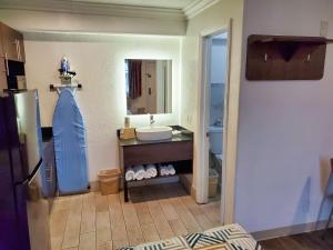 Queen Room - Disability Access - Non-Smoking room in Studio 6-National City CA - Naval Base San Diego