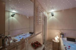 Deluxe Jacuzzi Apartment by LIUKSAI