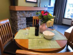 Mountain View Escape - Copperstone 2BR & Hot Tub