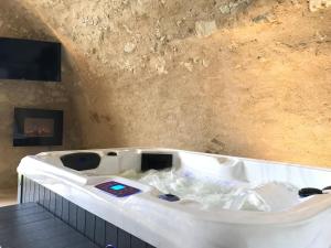 Appartements Paradise Love In Provence - loft en pierres - spa privatif : photos des chambres