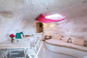 Aloni Cave House Milos Greece