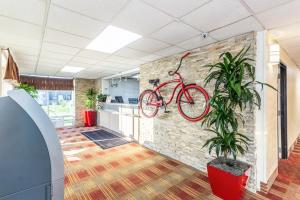 Countryside Suites Kansas City Independence I-70 East Sports Complex Hotel