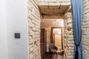 UNESCO Hidden Arches – Restored 3 Bedroom Apartment in the Historic Pilies St.