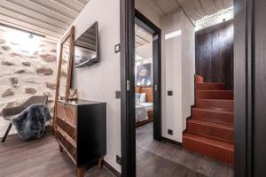 UNESCO Hidden Arches – Restored 3 Bedroom Apartment in the Historic Pilies St.