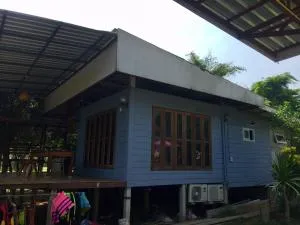บ้านริมน้ำเขื่อนแก่งกระจาน - 班康卡臣