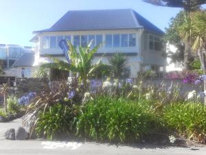 Cave Rock Guest House