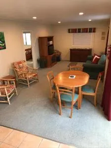 Kathy’s on Catherine - Tapu