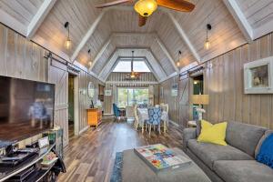 Holiday Home room in Canalfront Cottage Kayaks by Pier in Cherry Grove