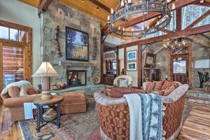Stunning Ski-InandSki-Out Mtn Retreat in Telluride!
