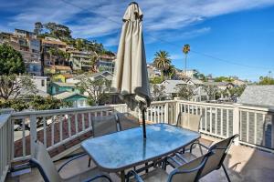 Tropical Island Escape w/ Deck, Walk to Avalon Bay