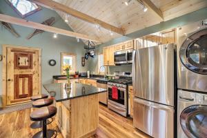 Newly Built Cabin with Hot Tub - 16 Mi to Stowe Mtn!