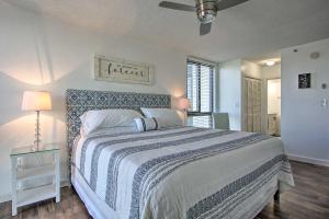 Airy Destin Condo with Pool - Walk to Private Beach!