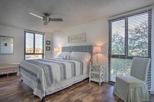 Airy Destin Condo with Pool - Walk to Private Beach!
