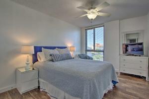 Airy Destin Condo with Pool - Walk to Private Beach!
