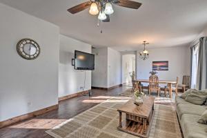 Pet-Friendly Retreat about 6 Mi to Downtown Phoenix!