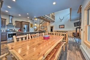 Rustic 3-Story Pittsburg Cabin with Lake and Mtn Views