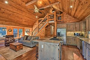 Blue Ridge Mtns Creekside Cabin with Hot Tub and Pier!