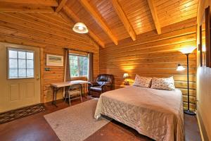 Cozy Cabin on the Creek Near Hiking Trails and Town!