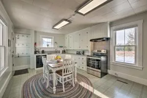 Historic Waldoboro House Near Lakes, Boating, Etc! - Waldoboro