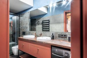 UNESCO Hidden Arches – Restored 3 Bedroom Apartment in the Historic Pilies St.