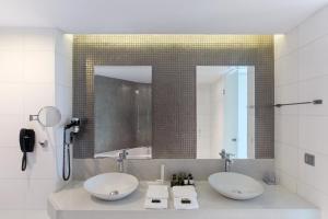 Superior Suite (2 Adults + 2 Children) 