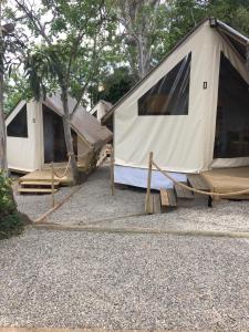 Campings Camping les Orangers : photos des chambres