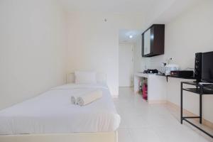 Stylish and Posh Studio Springlake Summarecon Bekasi Apartment By Travelio
