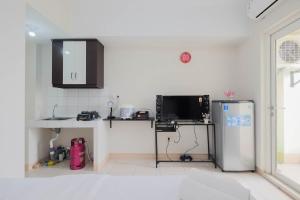 Stylish and Posh Studio Springlake Summarecon Bekasi Apartment By Travelio