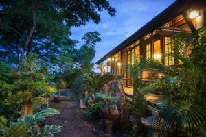 Cattanis Riverside Home