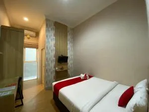 RedDoorz Syariah near Universitas Negeri Malang - Malang