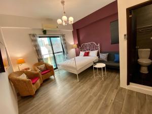 Phòng Deluxe Giường Đôi Có Ban Công (Deluxe Double Room with Balcony)