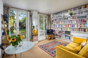 JOIVY Sunny 1-bed flat with terrace in Bayswater, near Paddington - 4-gwiazdkowe hotele w mieście Londyn