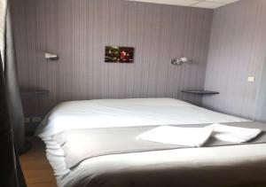 Hotels Hotel des Cevennes : Chambre Double