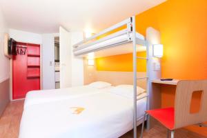 Hotels Premiere Classe Caen Est - Mondeville : Chambre Triple