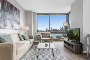 Two-Bedroom Apartment room in Bluebird Suites near the PATH