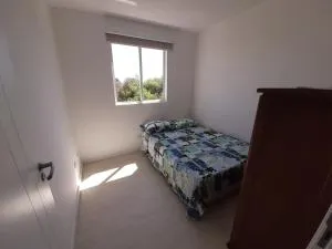 Quarto com cama de casal ao lado da Ópera de Arame - Rio Branco do Sul