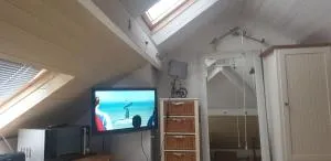 Le studio Attic , fridge tv microwave, - Mollington
