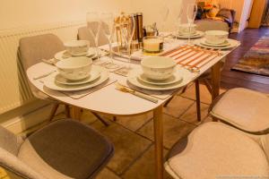 Seafront Apartment with Garden