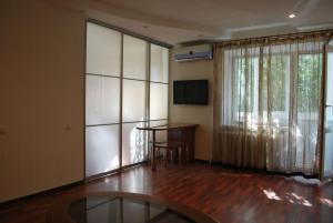 Аппартаменты на проспекте Александра Поля Кирова 127