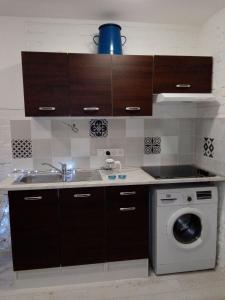 Sunny city apartment facing the park