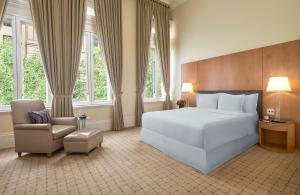 Heritage Deluxe King Room - Low floor room in The Fullerton Hotel Sydney