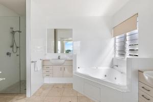 Relax in stylish comfort, Sunshine Beach