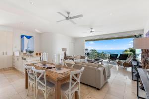 Relax in stylish comfort, Sunshine Beach