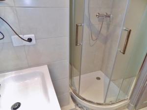 GARE 5 minutes GARIBALDI RÉPUBLIQUE chambre PRIVEE non FUMEUR pour voyageurs CALMES TRAM au pied de limmeuble