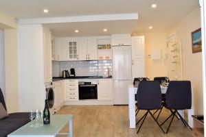 Apartment in Salou next to the beach for families,WIFI