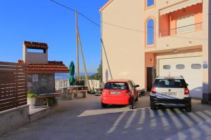 Family friendly apartments with a swimming pool Klis Split 17987
