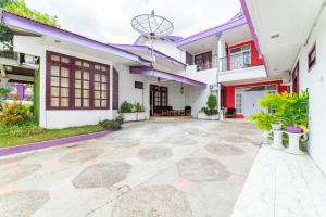 RedDoorz Syariah near Balai Kota Batu