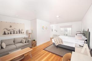 Peaceful King with Sofa Bed room in SCP Hotel Redmond